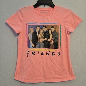 Friends XL‎ Pink Womens T-shirt With Cast From Friends On Front.
